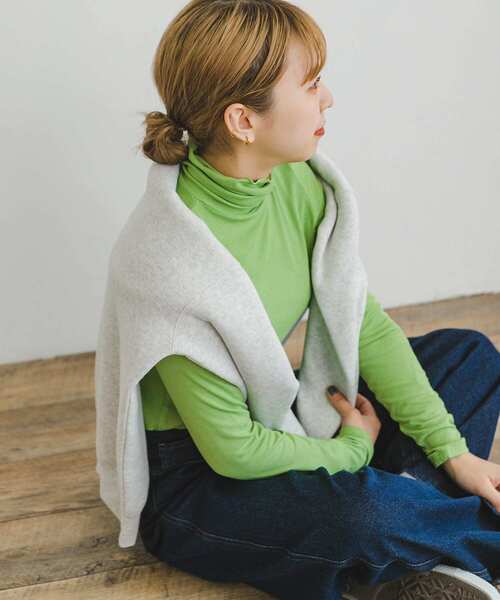 ITEMS URBANRESEARCH（アイテムズ アーバンリサーチ）の「リブタートルネックカットソー（Tシャツ/カットソー・レディース・グリーン/オフホワイト/グレー系その他/ブラック・FREE）」の16枚目の写真