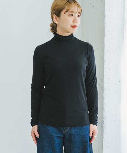 ITEMS URBANRESEARCH（アイテムズ アーバンリサーチ）の「リブタートルネックカットソー（Tシャツ/カットソー・レディース・グリーン/オフホワイト/グレー系その他/ブラック・FREE）」の18枚目の写真