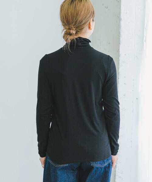 ITEMS URBANRESEARCH（アイテムズ アーバンリサーチ）の「リブタートルネックカットソー（Tシャツ/カットソー・レディース・グリーン/オフホワイト/グレー系その他/ブラック・FREE）」の20枚目の写真