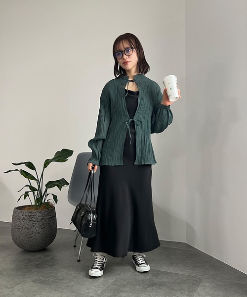 ISOOK（アイスー）の「【ISOOK / アイスー】ワッシャー2WAYリボンルーズブラウス  / シワ加工 ボリュームスリーブ パフスリーブ シアー スタンドカラー ZOZOTOWN限定（シャツ/ブラウス・レディース・ダークグリーン/オレンジ/ブラック・FREE）」の13枚目の写真