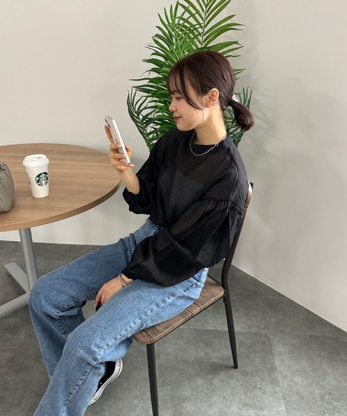 ISOOK（アイスー）の「【ISOOK / アイスー】ワッシャー2WAYリボンルーズブラウス  / シワ加工 ボリュームスリーブ パフスリーブ シアー スタンドカラー ZOZOTOWN限定（シャツ/ブラウス・レディース・ダークグリーン/オレンジ/ブラック・FREE）」の15枚目の写真