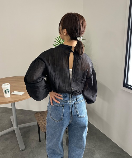 ISOOK（アイスー）の「【ISOOK / アイスー】ワッシャー2WAYリボンルーズブラウス  / シワ加工 ボリュームスリーブ パフスリーブ シアー スタンドカラー ZOZOTOWN限定（シャツ/ブラウス・レディース・ダークグリーン/オレンジ/ブラック・FREE）」の16枚目の写真