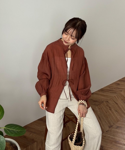 ISOOK（アイスー）の「【ISOOK / アイスー】ワッシャー2WAYリボンルーズブラウス  / シワ加工 ボリュームスリーブ パフスリーブ シアー スタンドカラー ZOZOTOWN限定（シャツ/ブラウス・レディース・ダークグリーン/オレンジ/ブラック・FREE）」の20枚目の写真