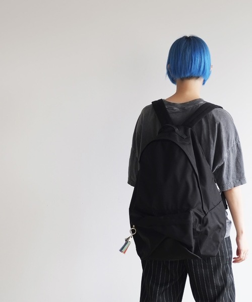 Magine(マージン)の「cheek: big daypack チーク ビッグデイバッグ(バックパック/リュック・レディース・ブルー/イエロー/ピンク/ブラック/パープル・FREE)」の1枚目の写真