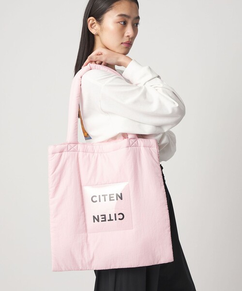 CITEN(シテン)の「<CITEN>パデッド クリア ロゴ トートバッグ(トートバッグ・レディース・ホワイト/オレンジ/グレー/ブラック/オリーブ/ワインレッド/シルバー/ライトグレー/ライトブルー/コバルトブルー/イエロー/レッド/ケリーグリーン/ライトピンク・FREE)」の10枚目の写真