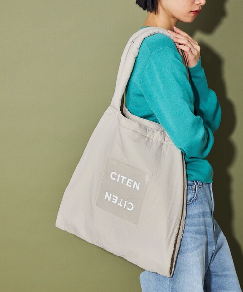 CITEN(シテン)の「<CITEN>パデッド クリア ロゴ トートバッグ(トートバッグ・レディース・ホワイト/オレンジ/グレー/ブラック/オリーブ/ワインレッド/シルバー/ライトグレー/ライトブルー/コバルトブルー/イエロー/レッド/ケリーグリーン/ライトピンク・FREE)」の20枚目の写真
