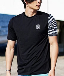 VOLCOM（ボルコム）の「VOLCOM/ボルコム 半袖ラッシュガード Tシャツ 水陸両用 UVケア バックプリント A9112404（ラッシュガード・メンズ）」