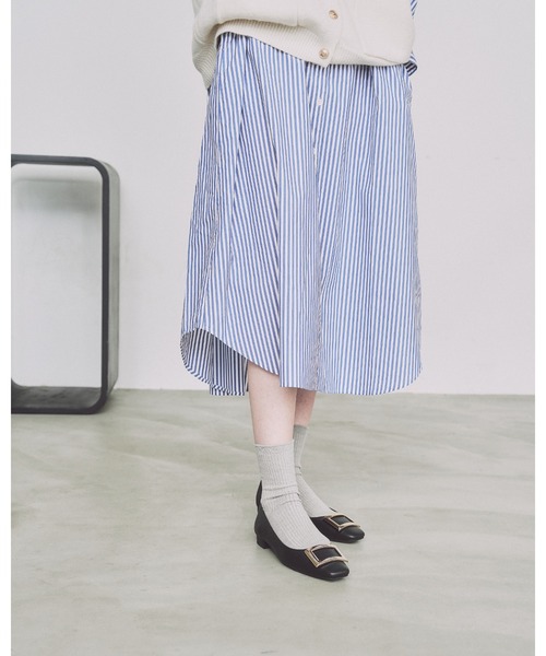 Emma Francis(エマフランシス)の「スクエアトゥ ゴールドプレート 2cmヒール パンプス(パンプス・レディース・チャコールグレー/アイボリー/ブラック・22.5cm/22.0cm/23.5cm/23.0cm/25.0cm/24.5cm/24.0cm)」の21枚目の写真