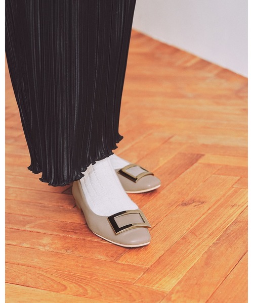 スクエアトゥ ゴールドプレート 2cmヒール パンプス（パンプス）｜Emma