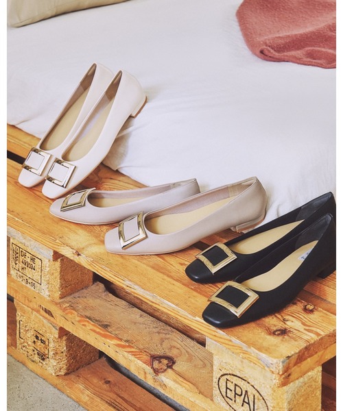 スクエアトゥ ゴールドプレート 2cmヒール パンプス（パンプス）｜Emma