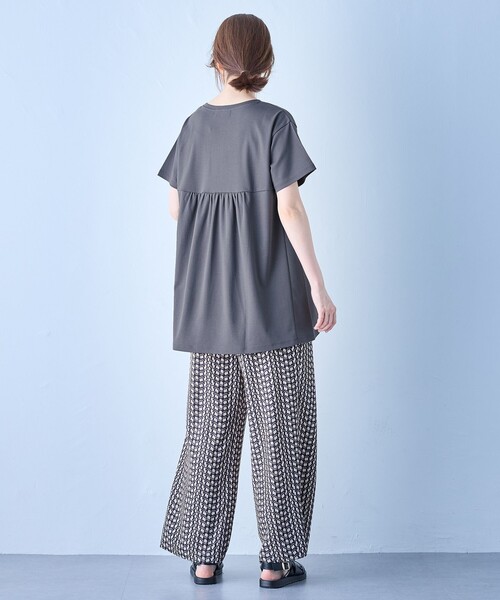 ANY(エニィ)の「【汗ジミ防止加工】シルケットスムースバックギャザーチュニック(Tシャツ/カットソー・レディース・ライトグレー系/ピンク系/ブラック系/ホワイト系/グレー系・2/3)」の19枚目の写真