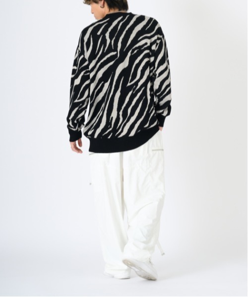 RE730（アールイーセブンサーティー）の「【RE730】総柄ニットセーター（Tシャツ/カットソー・メンズ・ブラック系1/ブラック系3/ベージュ系2/ブラック系2/ベージュ系1・MEDIUM/LARGE）」の9枚目の写真