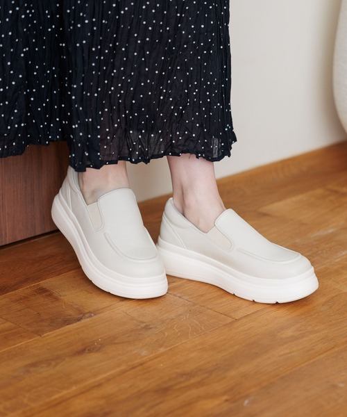 studio CLIP（スタディオクリップ）の「【消臭/抗菌防臭/クッションインソール】軽らく厚底スリッポン（スリッポン・レディース・ブラック/ホワイト・MEDIUM/LARGE）」の4枚目の写真