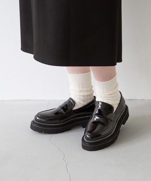 menue（メヌエ）の「スタッズ トラックソール 厚底ローファー