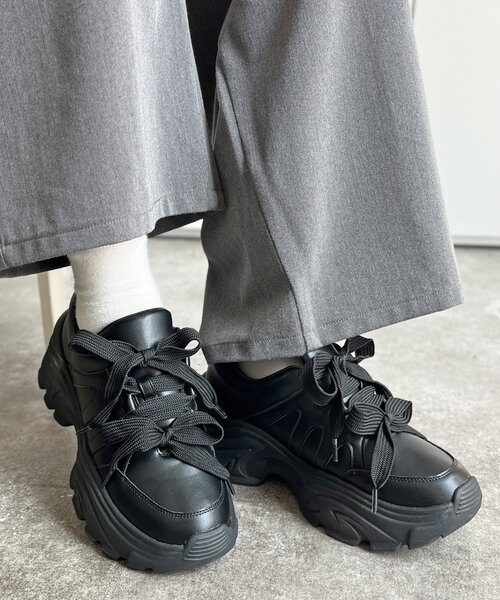 CPCM（シーピーシーエム）の「リボンデザイン厚底スニーカー（スニーカー・レディース・ベージュ/ブラック/アイボリー・MEDIUM/LARGE）」の3枚目の写真