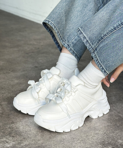 CPCM（シーピーシーエム）の「リボンデザイン厚底スニーカー（スニーカー・レディース・ベージュ/ブラック/アイボリー・MEDIUM/LARGE）」の4枚目の写真