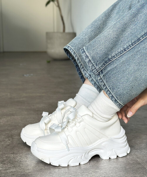 CPCM（シーピーシーエム）の「リボンデザイン厚底スニーカー（スニーカー・レディース・ベージュ/ブラック/アイボリー・MEDIUM/LARGE）」の5枚目の写真