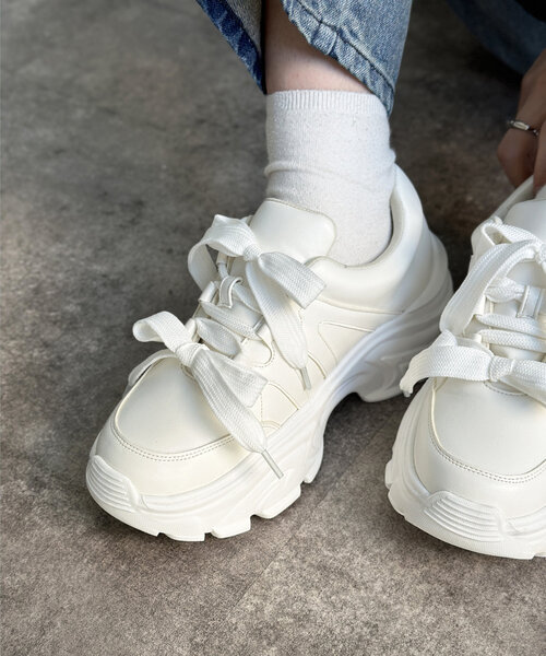 CPCM（シーピーシーエム）の「リボンデザイン厚底スニーカー（スニーカー・レディース・ベージュ/ブラック/アイボリー・MEDIUM/LARGE）」の6枚目の写真