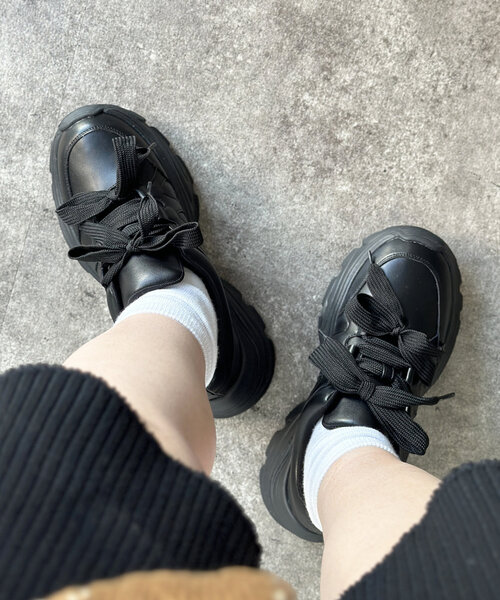 CPCM（シーピーシーエム）の「リボンデザイン厚底スニーカー（スニーカー・レディース・ベージュ/ブラック/アイボリー・MEDIUM/LARGE）」の8枚目の写真