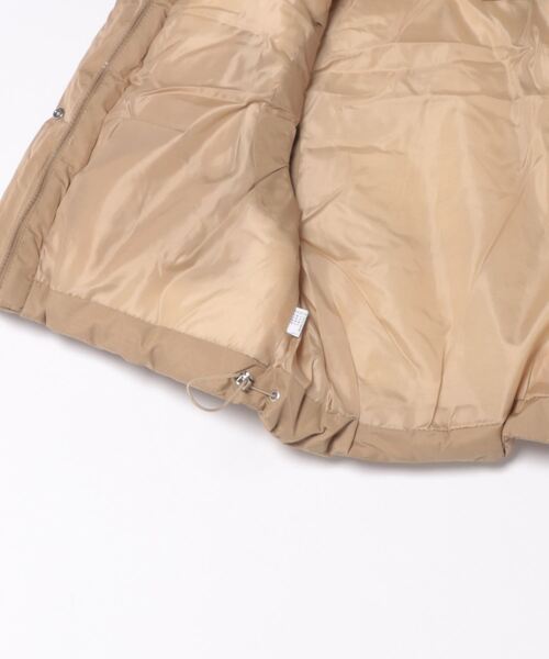 Ritzy（リッツィー）の「スタンドカラー ショート丈 エコダウンベスト（ダウンベスト・レディース・ブラック/ホワイト/ベージュ・L/M）」の5枚目の写真