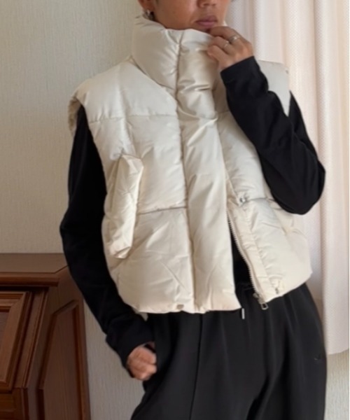Ritzy（リッツィー）の「スタンドカラー ショート丈 エコダウンベスト（ダウンベスト・レディース・ブラック/ホワイト/ベージュ・L/M）」の19枚目の写真
