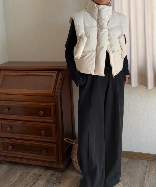 Ritzy（リッツィー）の「スタンドカラー ショート丈 エコダウンベスト（ダウンベスト・レディース・ブラック/ホワイト/ベージュ・L/M）」の20枚目の写真
