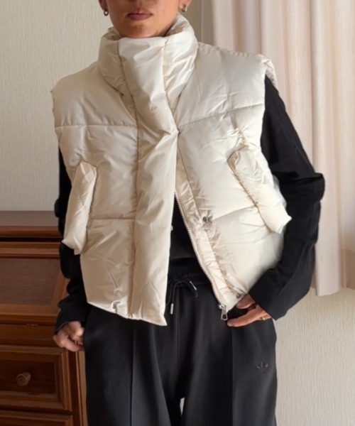 Ritzy（リッツィー）の「スタンドカラー ショート丈 エコダウンベスト（ダウンベスト・レディース・ブラック/ホワイト/ベージュ・L/M）」の21枚目の写真