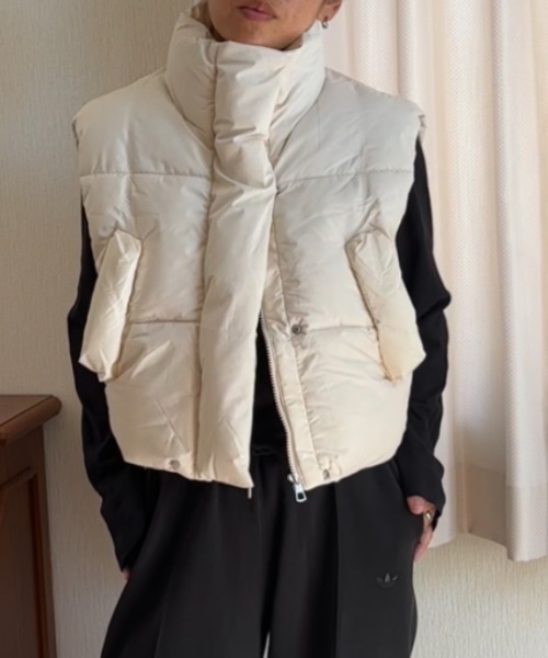 Ritzy（リッツィー）の「スタンドカラー ショート丈 エコダウンベスト（ダウンベスト・レディース・ブラック/ホワイト/ベージュ・L/M）」の13枚目の写真