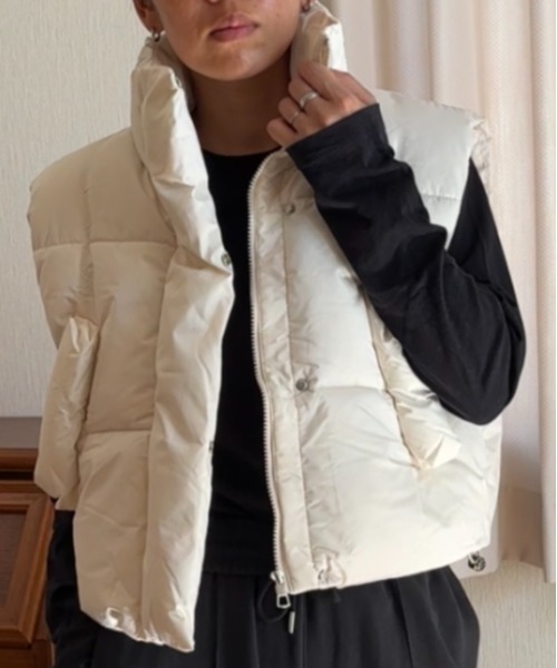 Ritzy（リッツィー）の「スタンドカラー ショート丈 エコダウンベスト（ダウンベスト・レディース・ブラック/ホワイト/ベージュ・L/M）」の15枚目の写真