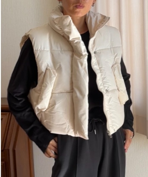 Ritzy（リッツィー）の「スタンドカラー ショート丈 エコダウンベスト（ダウンベスト・レディース・ブラック/ホワイト/ベージュ・L/M）」の17枚目の写真