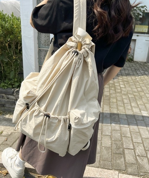 lilful（リルフル）の「【 4color 】ドロストシャーリングナイロンバックパック（バックパック/リュック・レディース・ブラック/サックスブルー/ホワイト・F）」の7枚目の写真