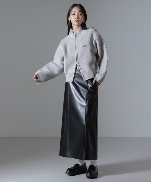 PENNEYS(ぺニーズ)の「PENNEYS別注TheFOXハイネックジップニットトップス(ニット/セーター・レディース・グレー/アイボリー/ブラック・FREE)」の9枚目の写真