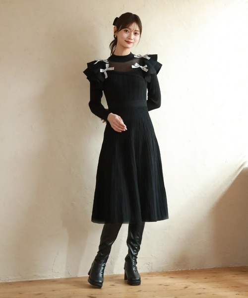 Cheek(チーク)の「デコルテシアーフリルリボンワンピース(ワンピース・レディース・モカ/ブラック/ブルー・MEDIUM)」の1枚目の写真