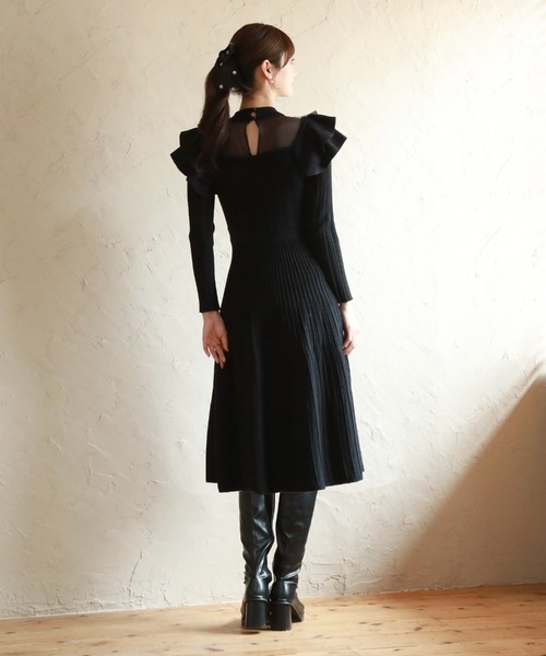 Cheek(チーク)の「デコルテシアーフリルリボンワンピース(ワンピース・レディース・モカ/ブラック/ブルー・MEDIUM)」の12枚目の写真