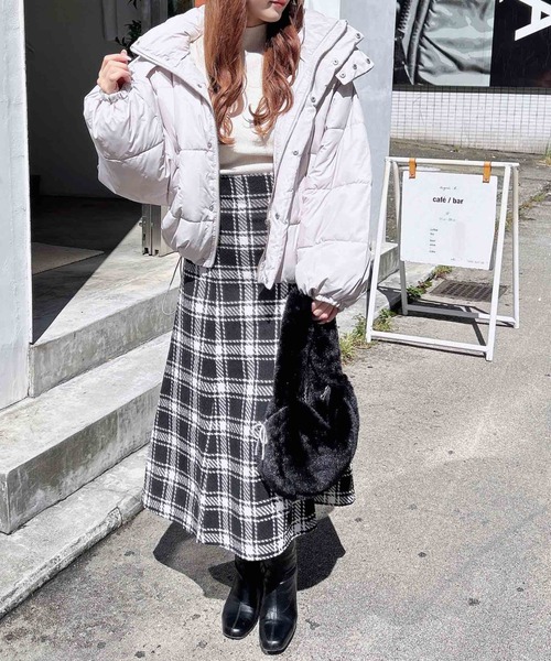 INGNI(イング)の「BIGフードエコダウン(ダウンジャケット/コート・レディース・ピンク/ライトベージュ/グレー系その他/ブラック/オフホワイト・M)」の9枚目の写真