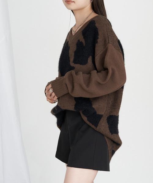 RAY CASSIN（レイカズン）の「【前後2WAY】Vネックヒョウ柄ルーズチュニック / ニット（ニット/セーター・レディース・チャコールグレー/ブラウン/アイボリー・FREE）」の22枚目の写真