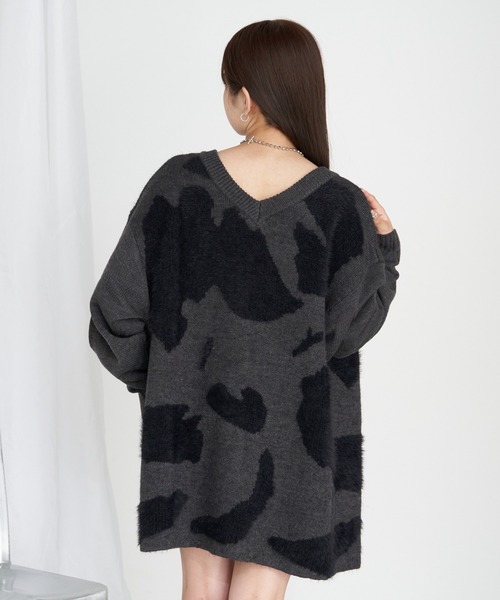 RAY CASSIN（レイカズン）の「【前後2WAY】Vネックヒョウ柄ルーズチュニック / ニット（ニット/セーター・レディース・チャコールグレー/ブラウン/アイボリー・FREE）」の14枚目の写真