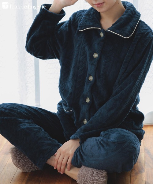 fran de lingerie（フランデランジェリー）の「ふんわり軽くて暖かいmemory fleece もこもこ フリース前開き上下セット レディース パジャマ ふわふわ 部屋着 かわいい あったか（ルームウェア/パジャマ・レディース・ブラウン系その他/オフホワイト/ネイビー/ピンク系その他2・M-L）」の4枚目の写真