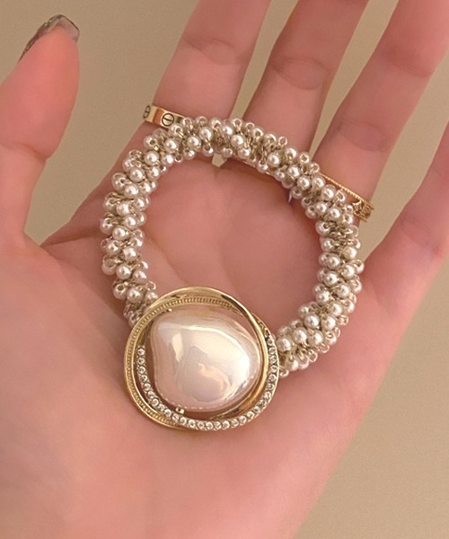 TONE SELECT GOODS（トーンセレクトグッズ）の「【resonance】パールビーズ ヘアゴム【オケージョン】（ヘアゴム・レディース・ホワイト・FREE）」の2枚目の写真