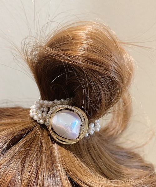 TONE SELECT GOODS（トーンセレクトグッズ）の「【resonance】パールビーズ ヘアゴム【オケージョン】（ヘアゴム・レディース・ホワイト・FREE）」の3枚目の写真