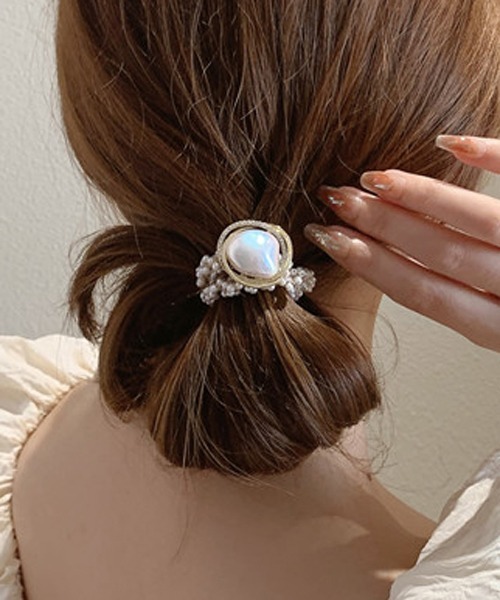 TONE SELECT GOODS（トーンセレクトグッズ）の「【resonance】パールビーズ ヘアゴム【オケージョン】（ヘアゴム・レディース・ホワイト・FREE）」の4枚目の写真