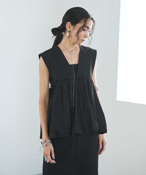 AIC.(エーアイシー)の「ドローストリングバルーンベスト/セットアップ可能(ベスト・レディース・グレー/ブラック・FREE)」の2枚目の写真