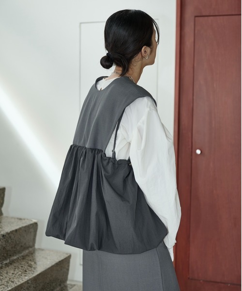 AIC.(エーアイシー)の「ドローストリングバルーンベスト/セットアップ可能(ベスト・レディース・グレー/ブラック・FREE)」の6枚目の写真