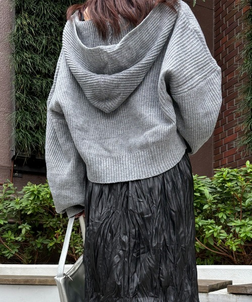 ISOOK（アイスー）の「【ISOOK / アイスー】ダブルジップニットパーカー / ショート丈 クロップド丈 春ニット フーディー セータージップアップ ブラック ネイビー グレー ZOZOTOWN限定（パーカー・レディース・ブラック/ネイビー/グレー・FREE）」の7枚目の写真