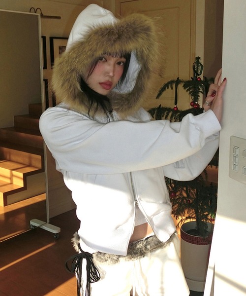 MEMECLE(メメクル)の「【 MEMECLE / メメクル 】ラメ ファー フードダブルジップパーカー(パーカー・レディース・ブラック/ホワイト・S/M)」の11枚目の写真