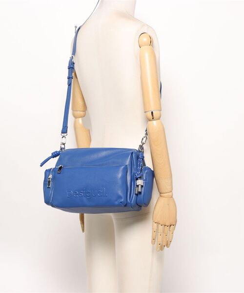 Desigual（デシグアル）の「ロゴ入りマルチポケットミディアムバッグ（ハンドバッグ・レディース・ブルー/イエロー・FREE）」の12枚目の写真