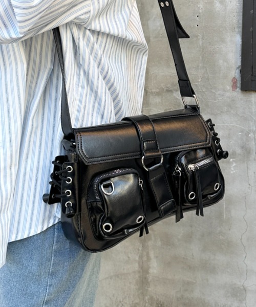 SOLLON.(ソルロン)の「サイドレースアップワンショルダーホーボーバッグ(ショルダーバッグ・レディース・ブラック/レッド/ブラウン・FREE)」の3枚目の写真