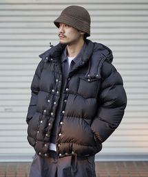 【is-ness × NANGA / イズネス × ナンガ】HOODED DOWN PUFFER JACKET