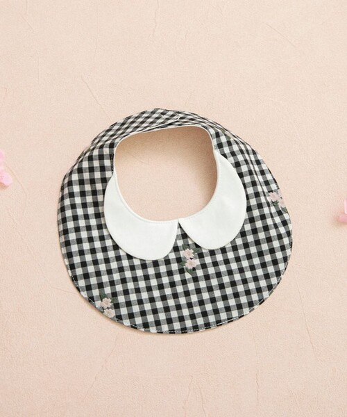 BRANSHES（ブランシェス）の「【おそろい】さくら刺繍スタイ（スタイ/よだれかけ・キッズ・ブラック/ブルー・FREE）」の2枚目の写真