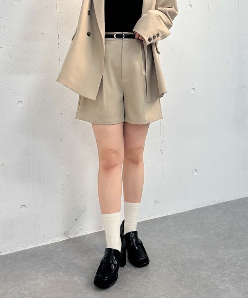 archives（アルシーヴ）の「【25ss/セットアップ対応】ベルト付タックショートパンツ（その他パンツ・レディース・ベージュ/グレー/ブラック・MEDIUM）」の4枚目の写真
